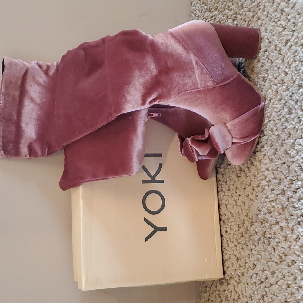 Knee-high Pink Blush Velvet Boot with Bows size 8.5